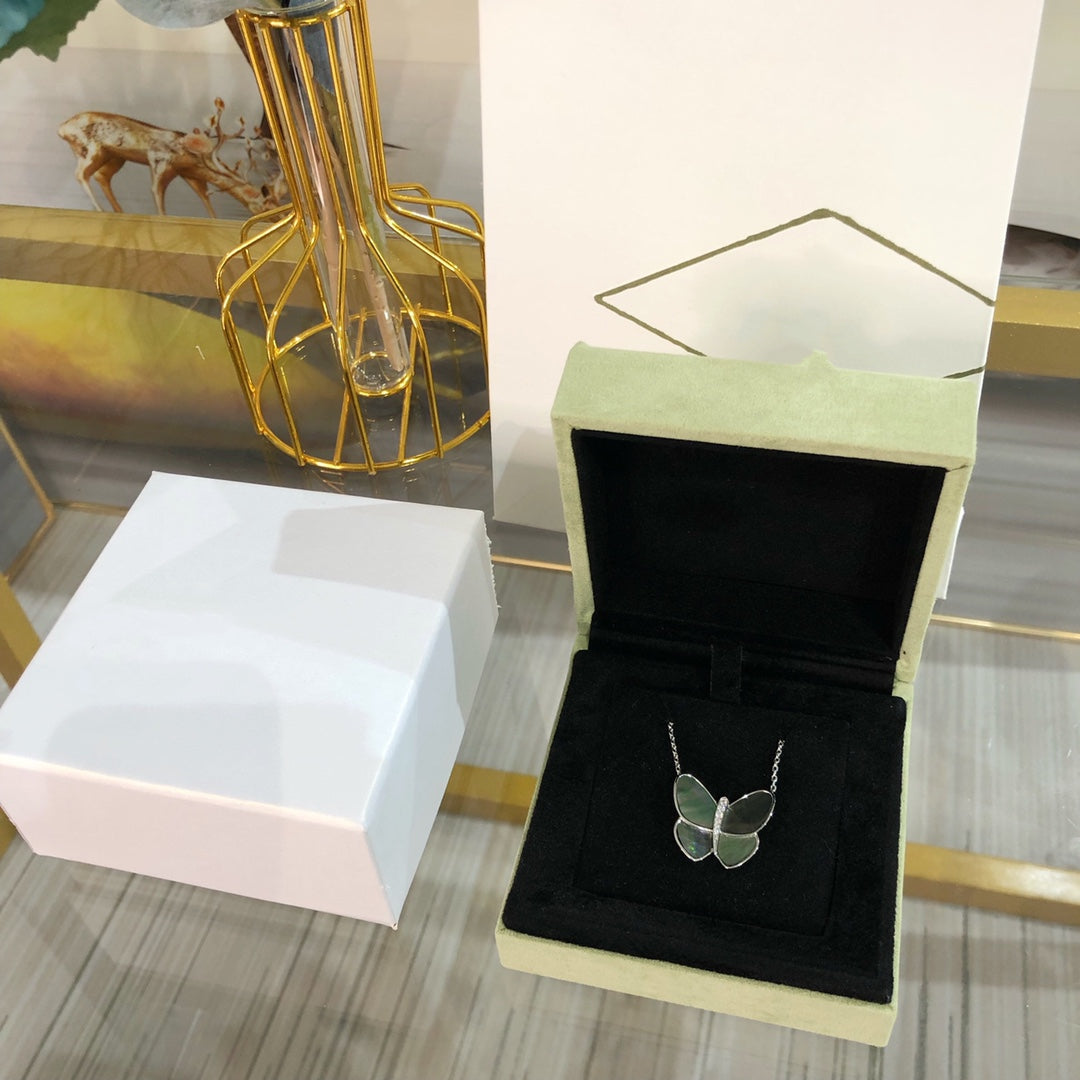 [Renovia Jewelry]LARGE BUTTERFLY SILVER PENDANT DIAMOND NECKLACE