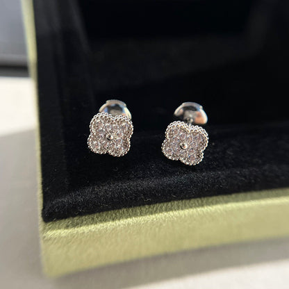 [Renovia Jewelry]CLOVER MINI DIAMOND STUD EARRINGS