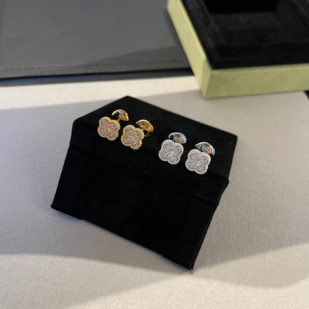 [Renovia Jewelry]CLOVER MINI DIAMOND STUD EARRINGS