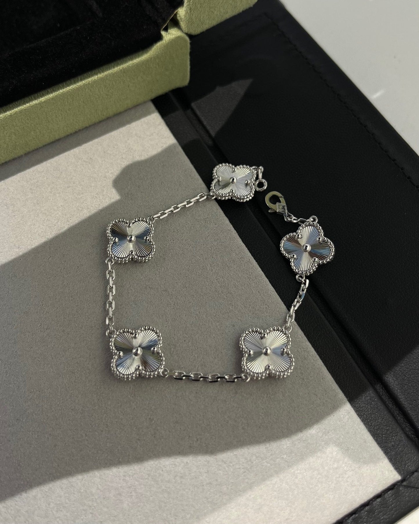 [Renovia Jewelry] CLOVER 5 MOTIF LASER BRACELET COLLECTION